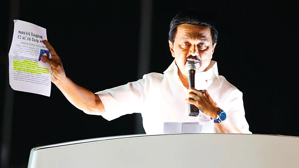 களமிறங்கும் கமிஷன்... கண்சிமிட்டும் டெல்லி... ‘பீஸ்ட்’ மோடு ஸ்டாலின்!