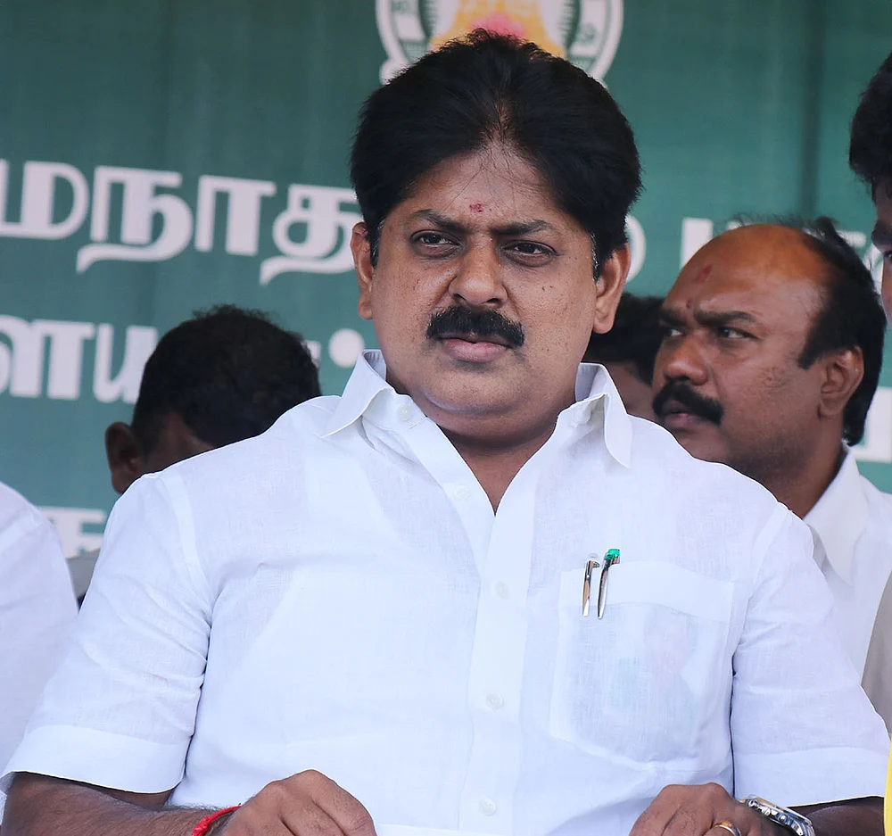 மிஸ்டர் கழுகு: ஆவணங்களைக் காணோம்! - ஆடிப்போயிருக்கும் கோட்டை...