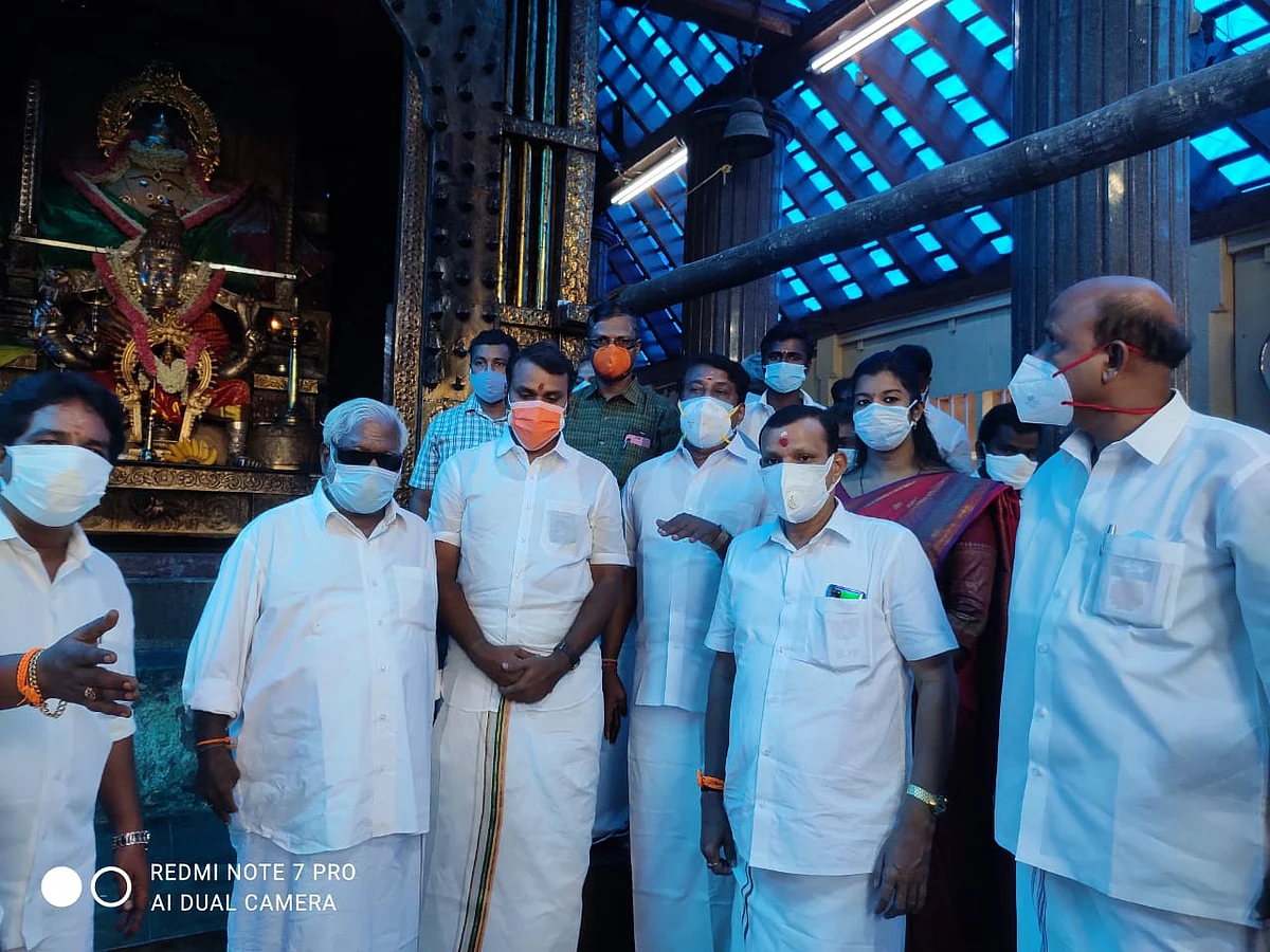 `கோயில்களை இந்துக்களிடம் ஒப்படைக்க வேண்டும்!' - தீ விபத்து நடந்த மண்டைக்காடு கோயிலில் எல்.முருகன்