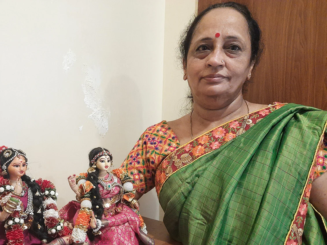களிமண் முகமும் காட்டன் துணி உடலும்...