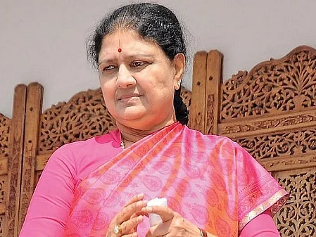 ` எம்.ஜி.ஆரின் உளவாளியா? ஜெயலலிதாவின் தோழியா?' - சர்ச்சைக்குப் பாதை அமைத்த சசிகலா!