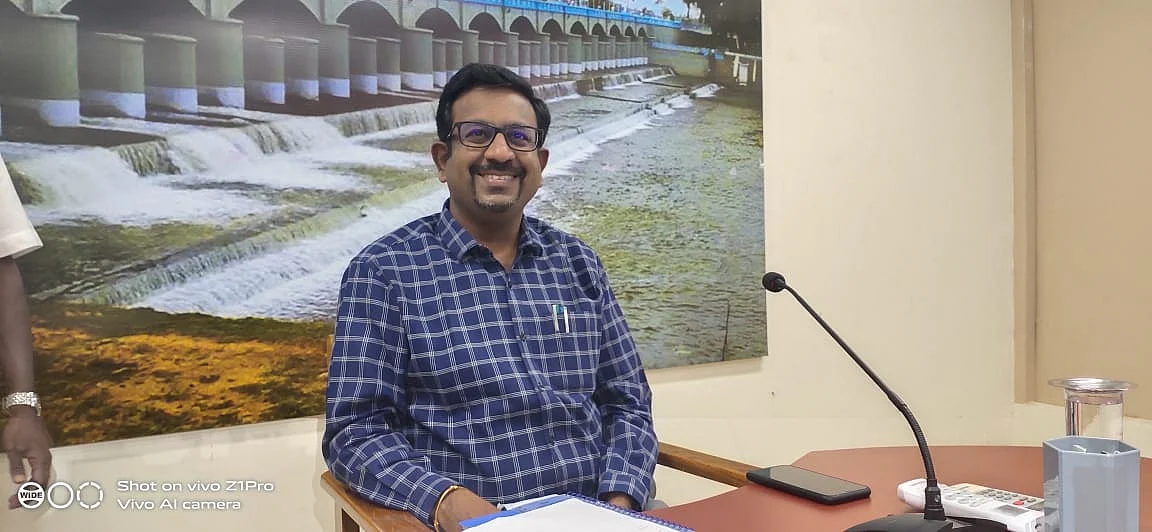 கலெக்டர் தினேஷ் பொன்ராஜ் ஆலிவர்
