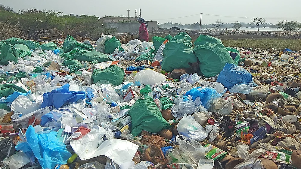 கொரோனா காலத்தில் மலைபோலக் குவியும் மருத்துவக்கழிவுகள்!