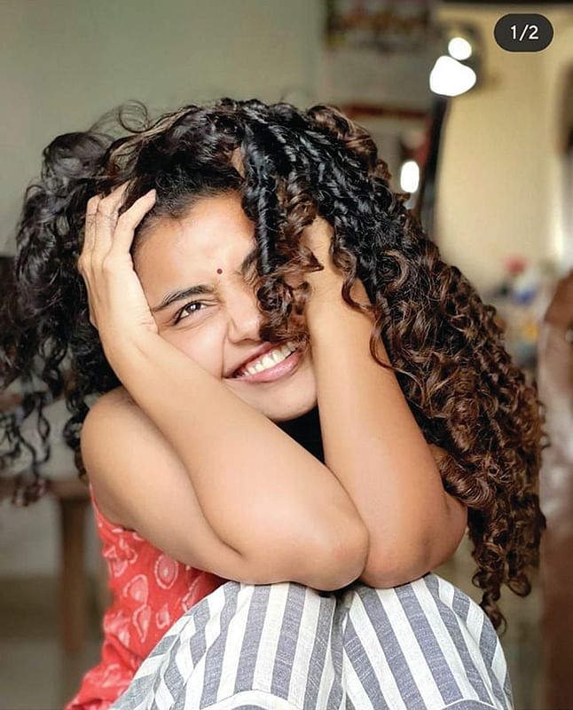 Anupama parameswaran: ஹே சுழலி!