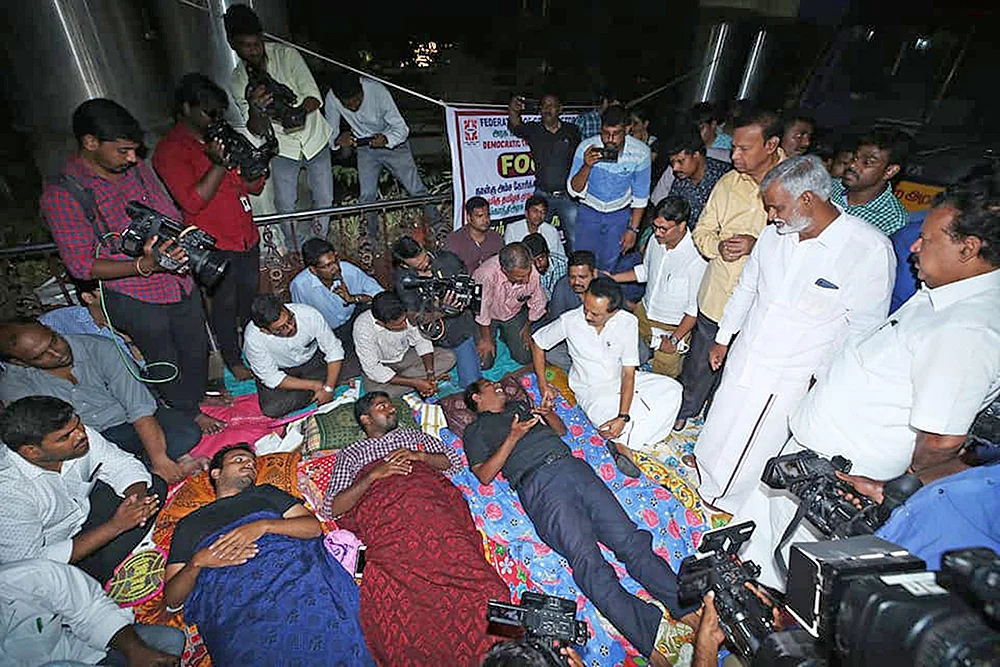 கொடுத்த வாக்கை நிறைவேற்றுவாரா ஸ்டாலின்? - அரசு மருத்துவர்களின் ஊதிய உயர்வு கோரிக்கை