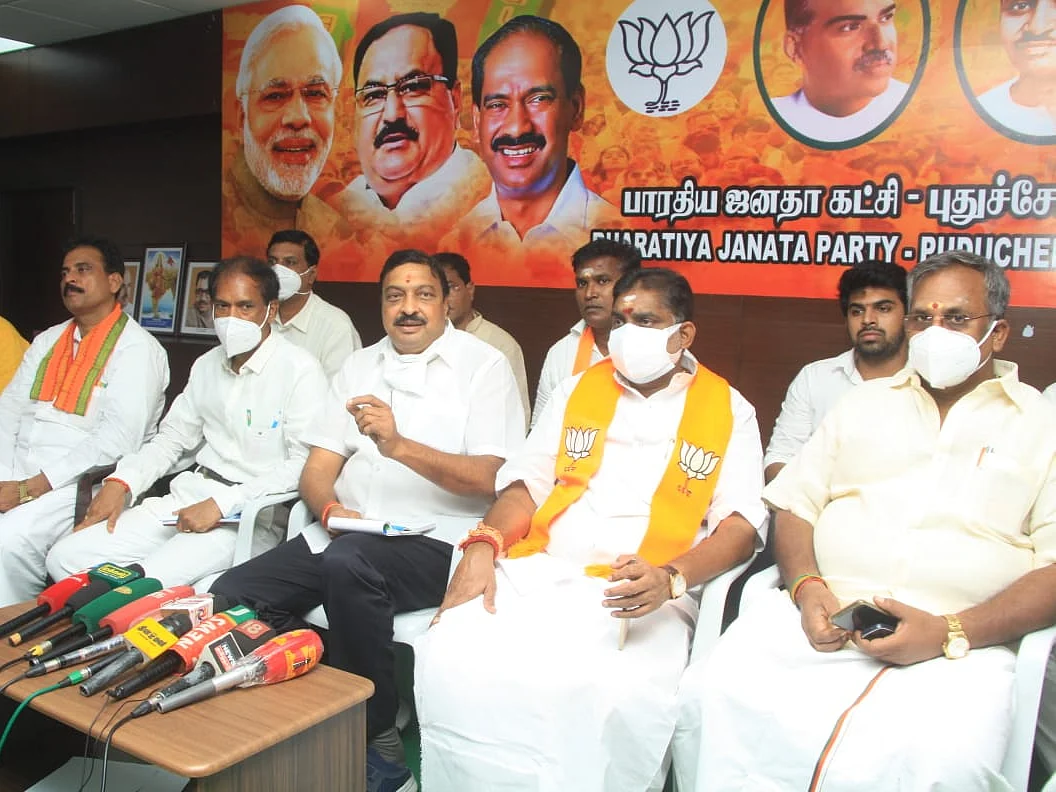 என்.ஆர்.காங்கிரஸ் எம்.எல்.ஏ-க்களேயே குறிவைக்கும் பா.ஜ.க?! - கலகலக்கும் புதுச்சேரி அரசியல்