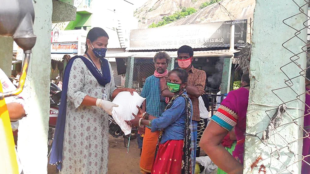 “உணவும் தண்ணீரும் உடனடியாகத் தருகிறோம்!”