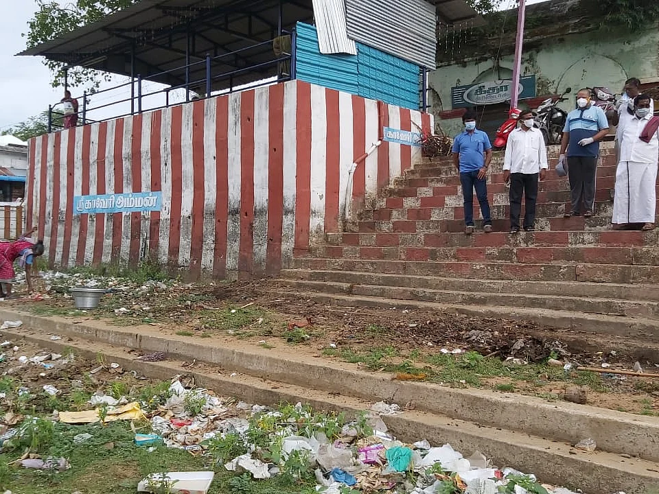 மயிலாடுதுறை: குப்பைக் குவியலாய் புனிதமான துலாக்கட்டம்... தூய்மைப்பணி தொடங்கியது!