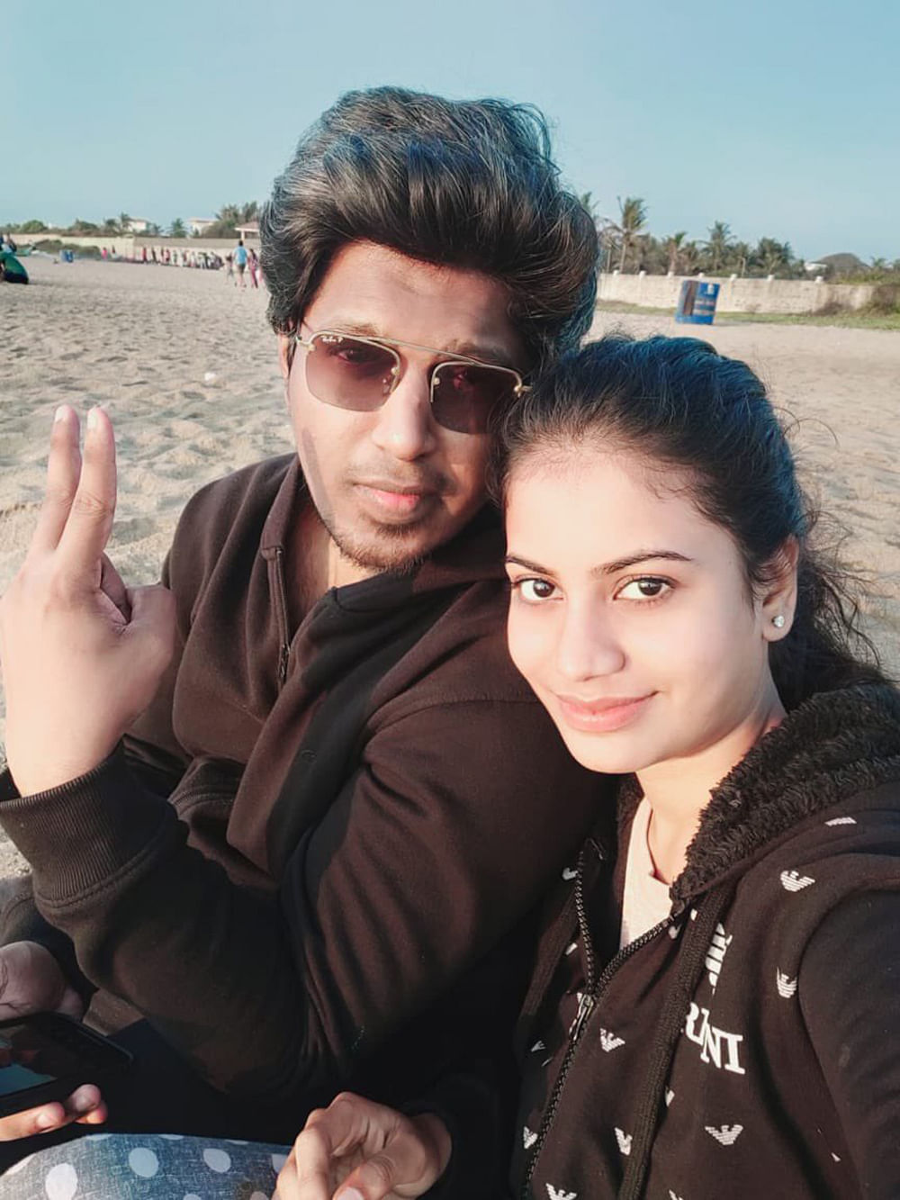என் கணவருடன் செக்ஸியாகப் பேசியதில் என்ன தப்பு? - யூடியூபர் மதனின் மனைவி கிருத்திகா கேள்வி...