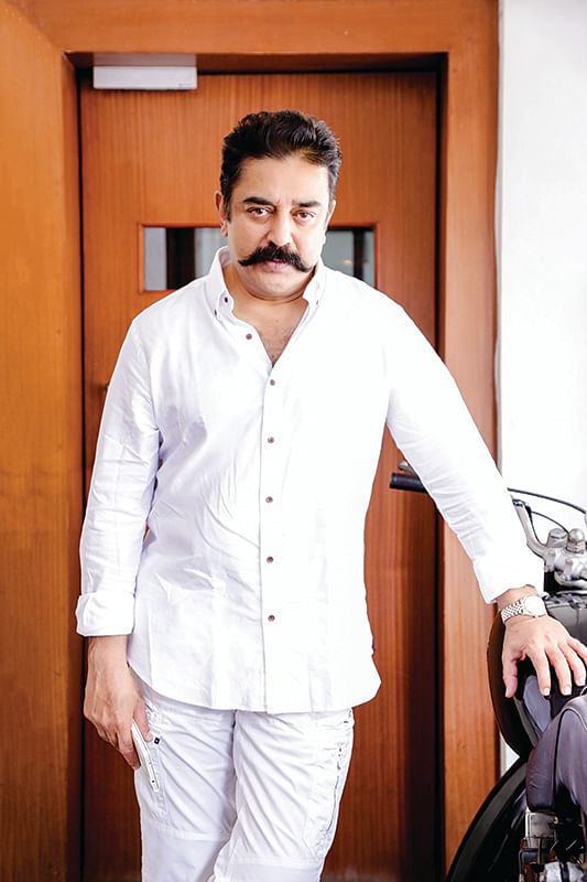 விகடன்   TV: வெல்லப்போவது விஜய்சேதுபதியா, கமலா?