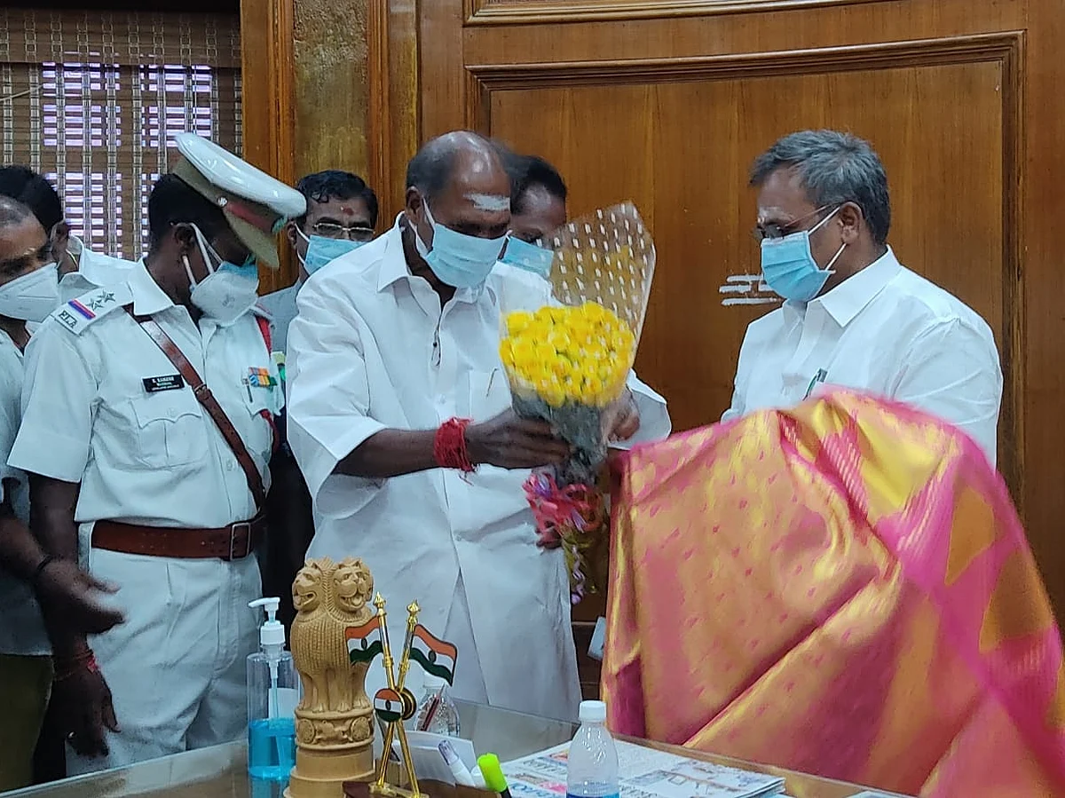 புதுச்சேரி: முதன்முறையாக சபாநாயகர் பதவியைக் கைப்பற்றிய பா.ஜ.க! - பதவியேற்றார் எம்.எல்.ஏ செல்வம்