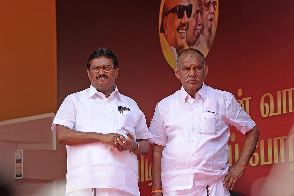 நா.கார்த்திக் - பையா கிருஷ்ணன்
