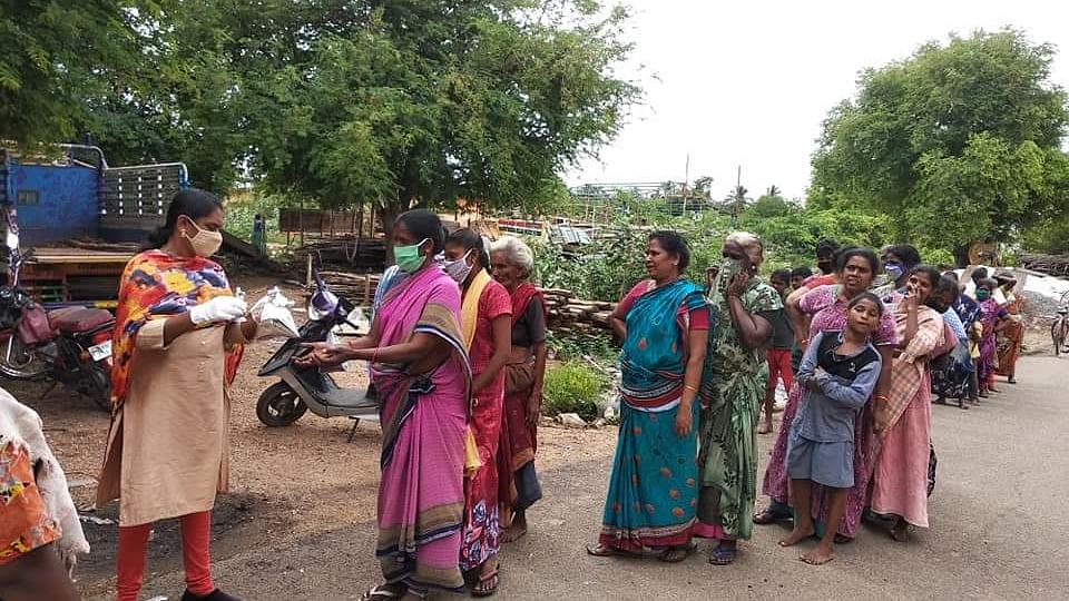 புதுக்கோட்டை பெண்ணின் நேசக்கரம்