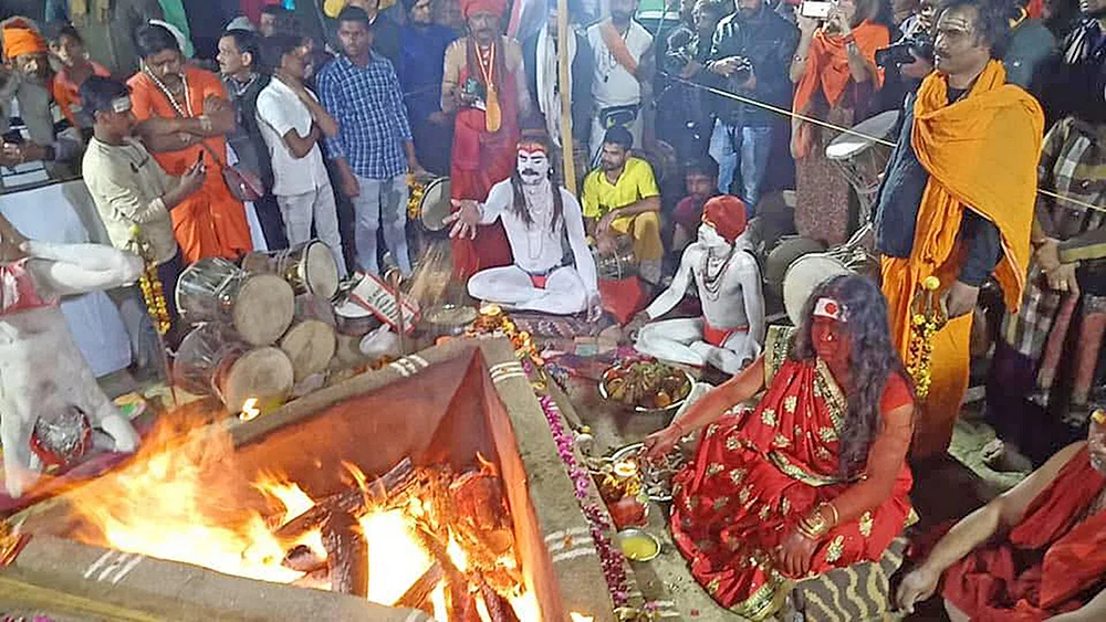 எத்தனை போலீஸ் வந்தாலும் எங்களுக்கு கவலை இல்லை! - திருச்சி அகோரி சாமியார் ‘தில்’
