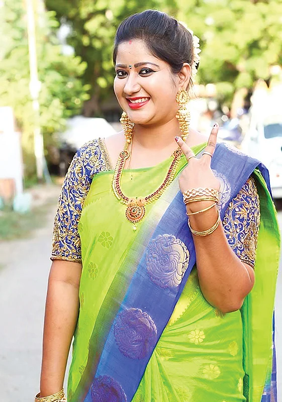 விகடன் TV: ‘நல்ல கதை அமைஞ்சா ரீ-என்ட்ரிக்கு ரெடி!’