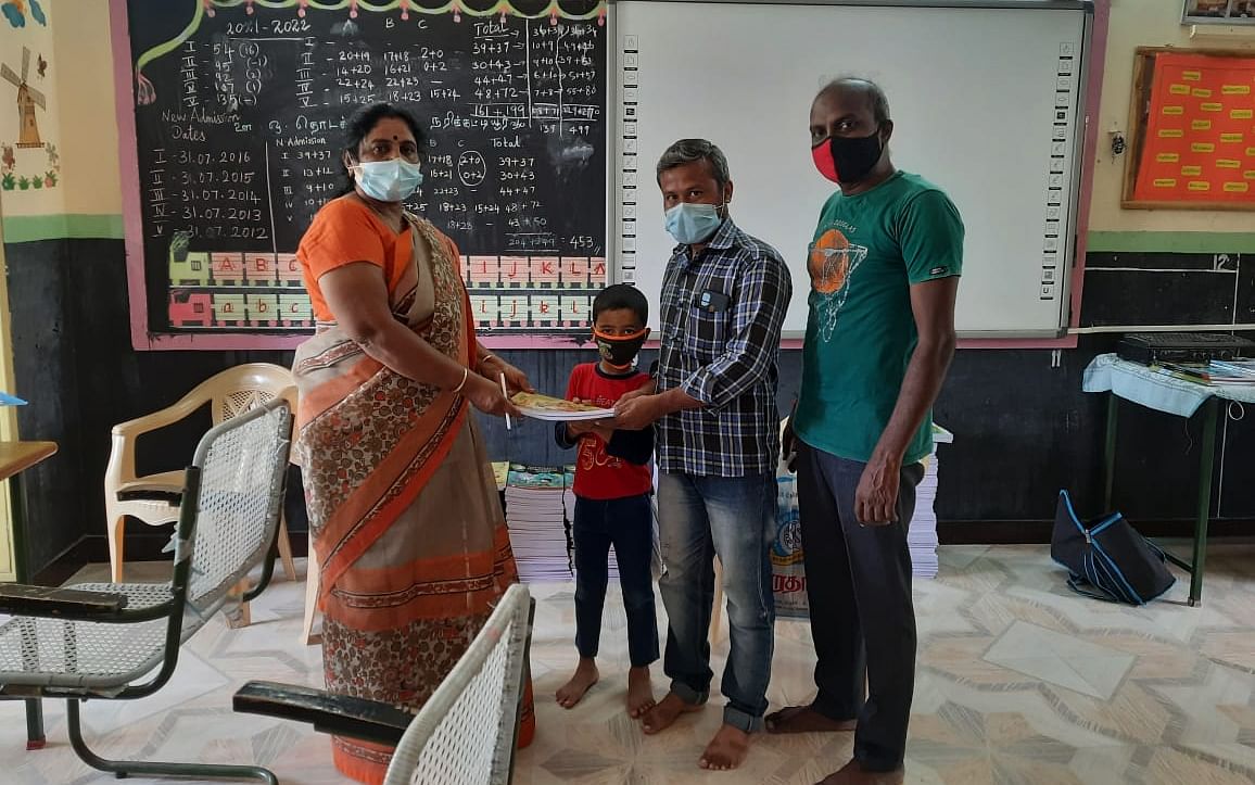 `கோச்சுக்காதீங்க... பள்ளியில் இடமில்ல!' - மாணவர் சேர்க்கையில் அசத்தும் அரசு தொடக்கப் பள்ளி