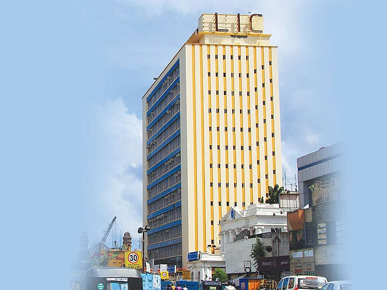LIC-யின் பங்கு முதலீடு 10 ஆண்டு களில் இல்லாத அளவு குறைவு; என்ன செய்கிறது LIC?