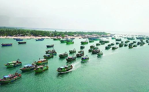 மீனவர்கள் கழுத்தில் தூண்டிலா?