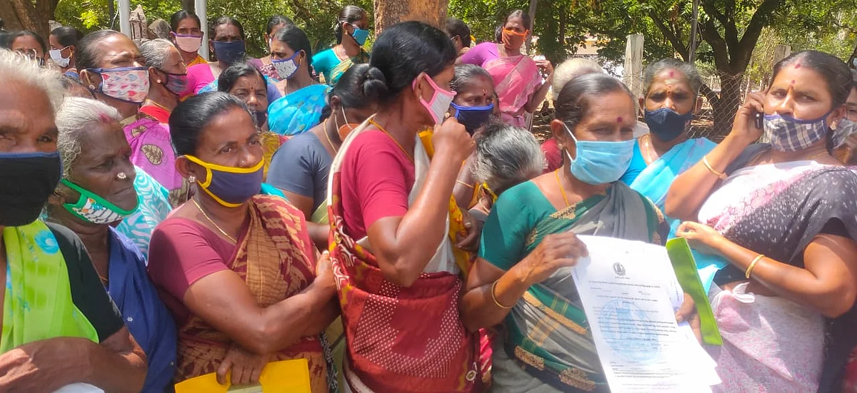 பட்டாவுடன் ஏ.மனக்குடி மக்கள்