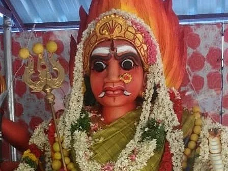 அகோரிகள் வழிபட்ட கோலவிழி அம்மன்... மயிலையின் காவல் தெய்வம் முண்டகக் கண்ணியம்மன்! #Video
