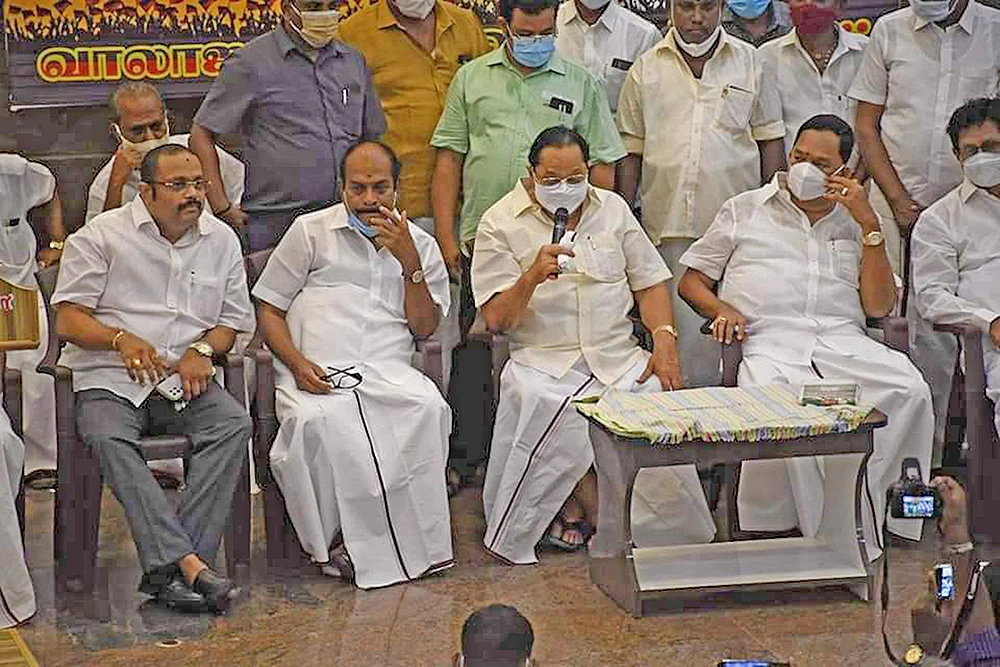 மிஸ்டர் கழுகு: யாருமே ஓட்டுப் போடலை... எப்படியோ ஜெயிச்சுட்டேன்! - துரைமுருகன் ஓப்பன் டாக்...
