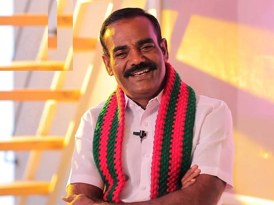 `விரைவில் எடப்பாடியே கட்சி மாறுவார்!' - சொல்கிறார் தனியரசு