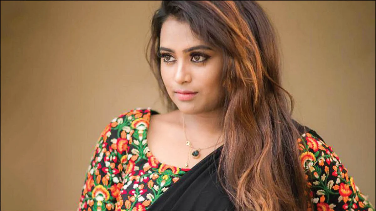 ஃபரீனா ஆஸாத்