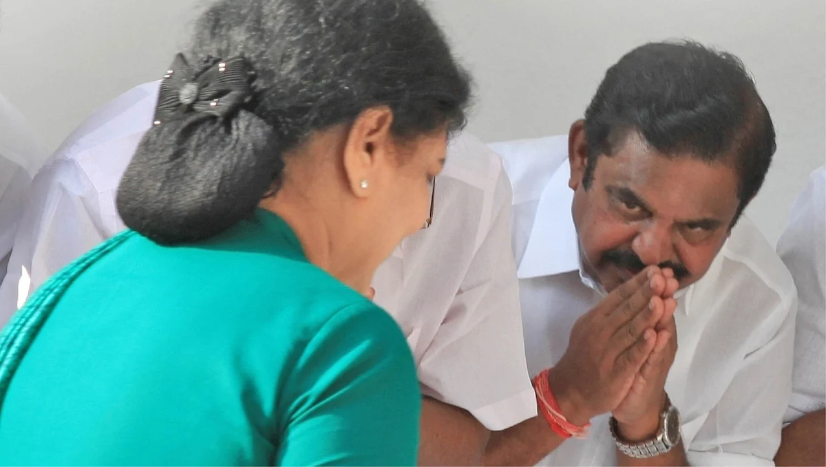 சசிகலா - எடப்பாடி பழனிசாமி