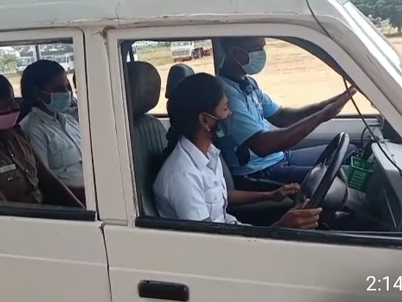 `பெண் காவலர்களும் இனி காவல்துறை வாகனங்களை ஓட்டலாம்!' - எஸ்.பியின் புதிய முயற்சி