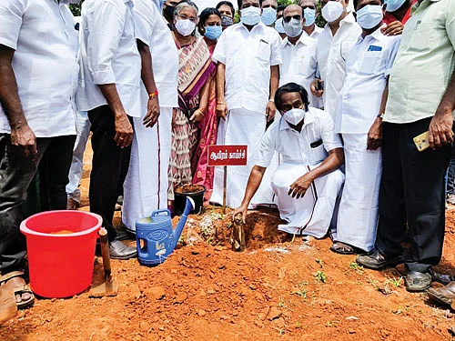 தொடக்க விழாவில் அமைச்சர்