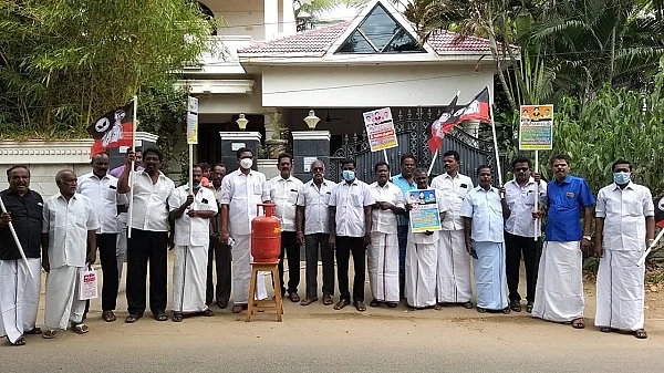 அ.தி.மு.க ஆர்ப்பாட்டம்