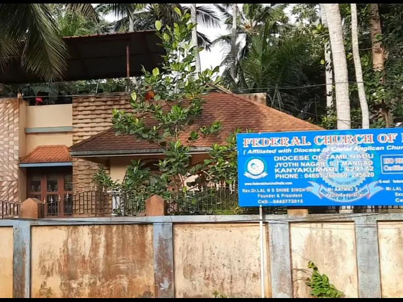 `போலீஸ்காரருக்குத் திருமணம் பேசி முடிக்கப்பட்ட பெண்; மதபோதகருடன் பாலியல் வழக்கில் கைதான பின்னணி!'