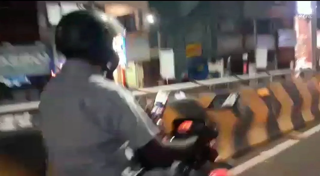 கோவை இரு சக்கர வாகனத்தில் சீரியல்