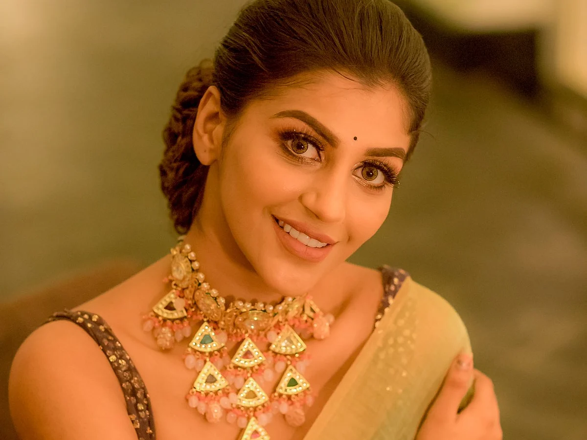 கார் விபத்தில் சிக்கிய யாஷிகா ஆனந்த்துக்கு தீவிர சிகிச்சை... உடன் பயணித்த தோழி மரணம்!