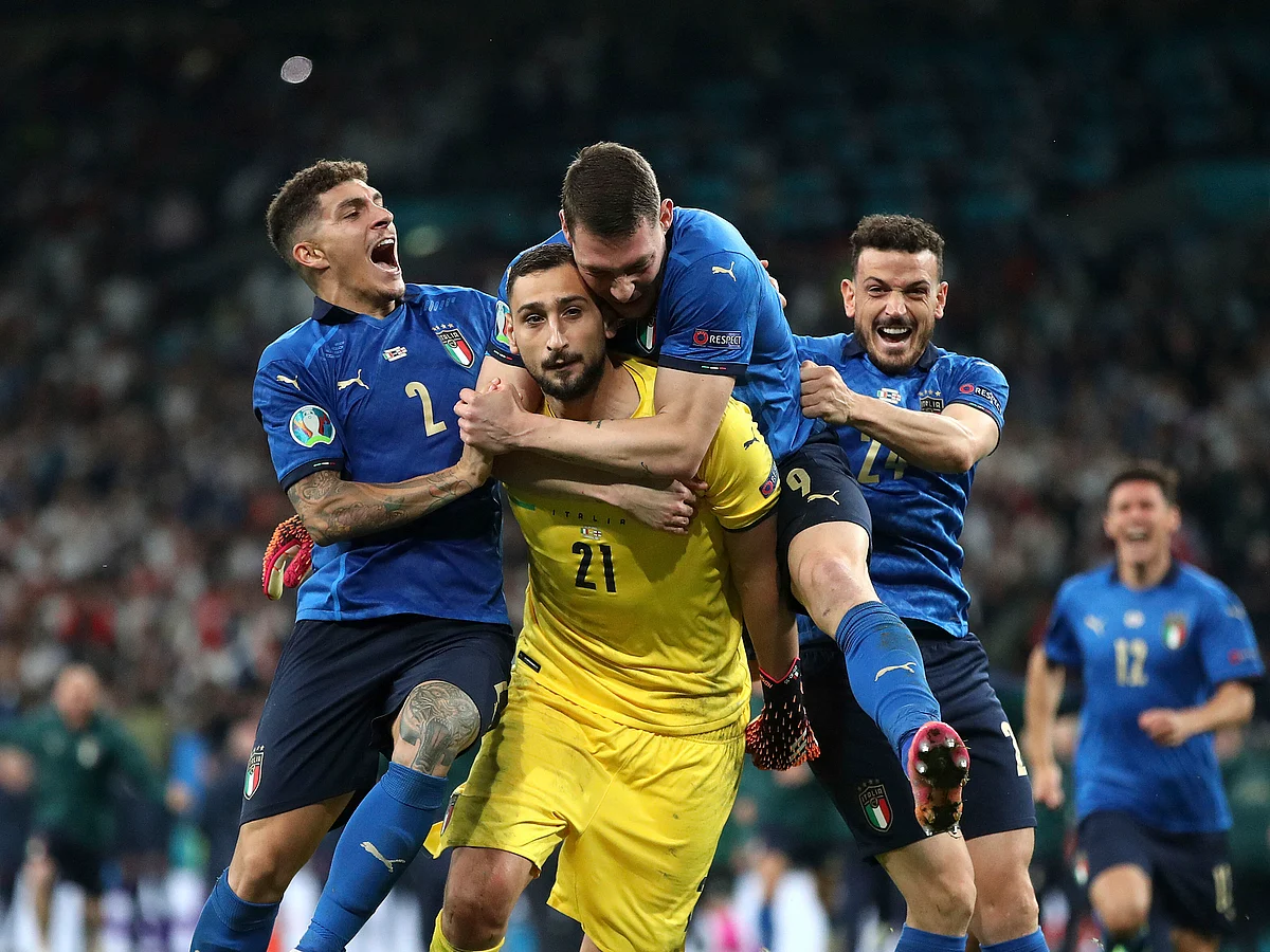 EURO 2020 : இங்கிலாந்தின் இதயங்களை நொறுக்கிய இத்தாலியின் சூப்பர் ஹீரோ டோனருமா… Its gone to Rome!