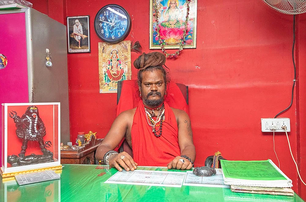 எத்தனை போலீஸ் வந்தாலும் எங்களுக்கு கவலை இல்லை! - திருச்சி அகோரி சாமியார் ‘தில்’