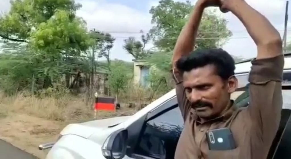 சிவகங்கை: `மணல் கடத்தல்; திமுக கொடி கட்டினால் தடுக்க மாட்டார்கள்!’ - அமமுக-வினர் சிக்கியது எப்படி?