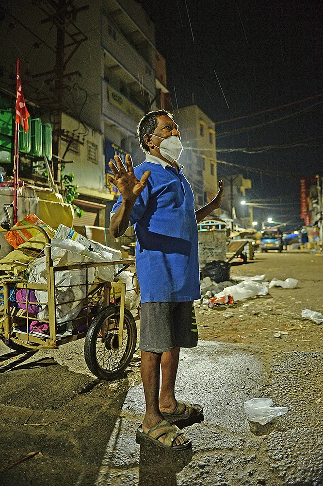 கொரோனா கோரம்... குப்பை அள்ளும் தங்கம்! - ராத்திரி ரவுண்ட்-அப்