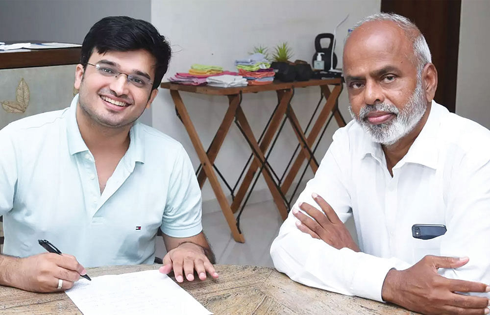 சித்தார்த் ஷா, ஏ.வேலுமணி