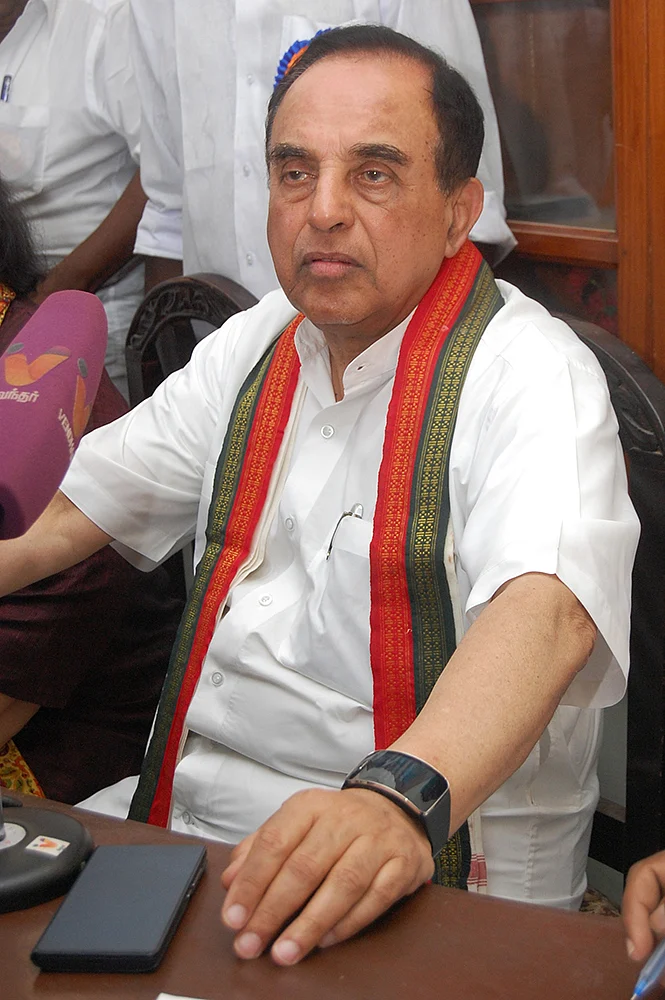 மிஸ்டர் கழுகு: ‘மாஜி அமைச்சர் மீது நடவடிக்கை வேண்டாம்!’ - தூதுபோன லாட்டரி வாரிசு