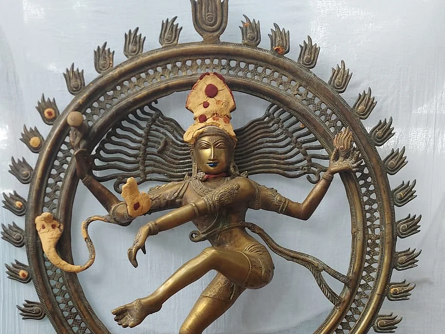 புதுச்சேரி: `ஆவணமின்றி பதுக்கப்பட்ட நடராஜர் சிலைகள்’- பறிமுதல் செய்த சிலை கடத்தல் தடுப்பு போலீஸ்!