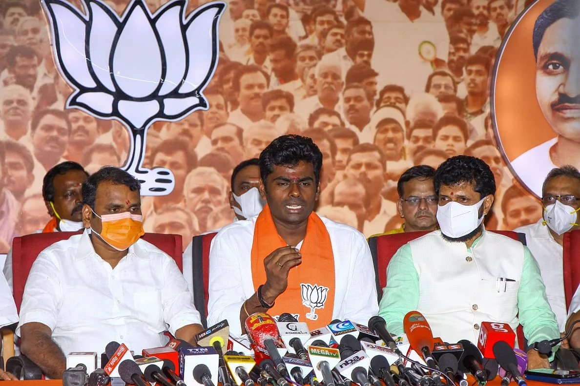 தமிழக பாஜக தலைவராக பொறுப்பேற்ற அண்ணாமலை!