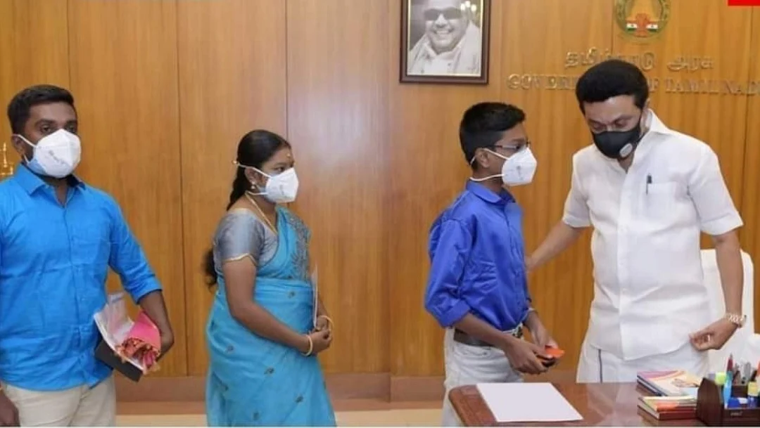 திருவாரூர் சாதனை மாணவர் முதல்வர் ஸ்டாலினுடன்...