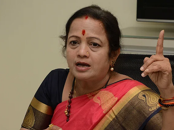 மும்பை: `நான் நலமுடன்தான் இருக்கிறேன்!’ - மரணம் தொடர்பான வதந்திக்கு மேயர் கிஷோரி விளக்கம்