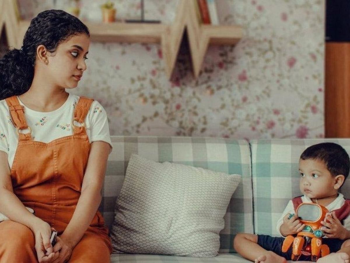 Sara's: குழந்தையைப் பெற்றுக்கொள்வதா, கருவைக் கலைப்பதா... பெண் உரிமையை விவாதிக்கும் மலையாள சினிமா!