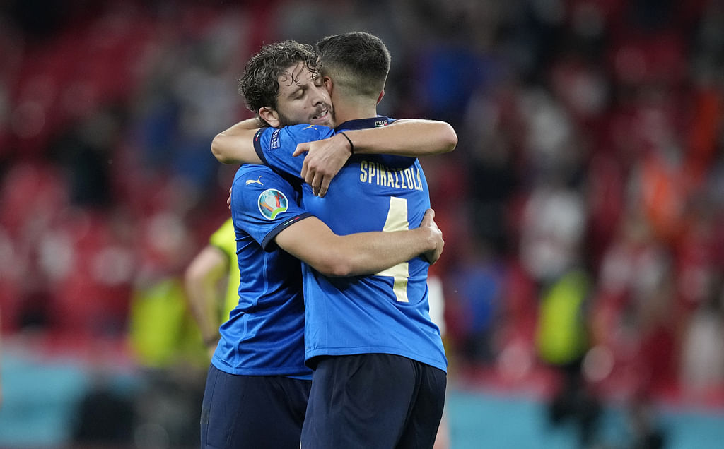 EURO 2020 | Italy's Manuel Locatelli, left, and Italy's Leonardo Spinazzola