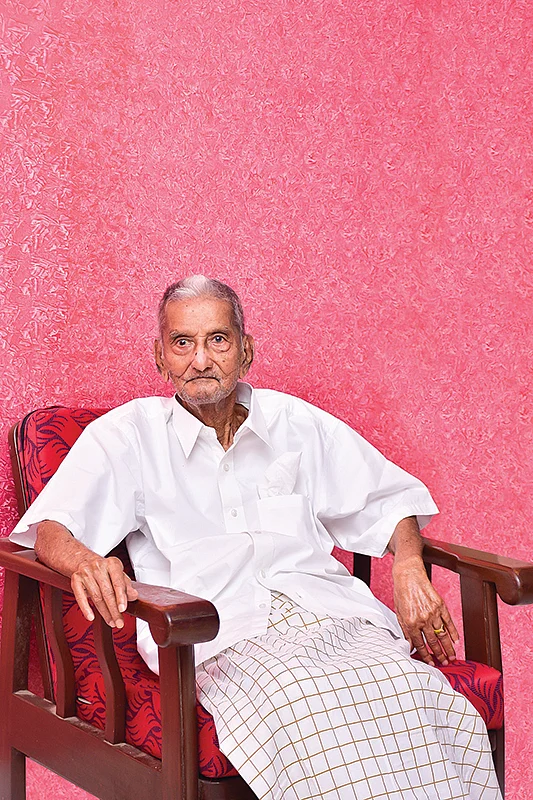 நூற்றாண்டைக் கடக்கும் சிவப்புப் புன்னகை!