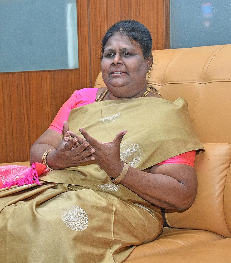 வாய் தவறி ஏதேனும் வார்த்தை வந்திருக்கலாம்! - ஒப்புக்கொள்கிறார் விஜிலா சத்யானந்த்