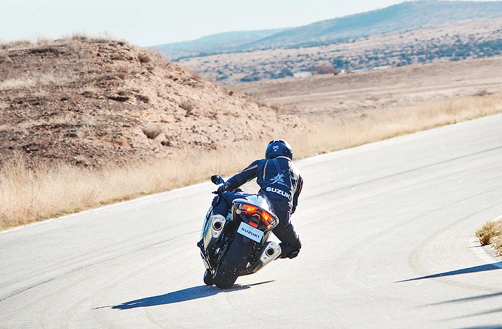 Suzuki Hayabusa |
125 மிமீதான் கிரவுண்ட் கிளியரன்ஸ்