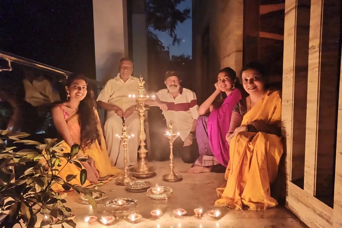 குடும்பத்தினருடன் ஜீவிதா
